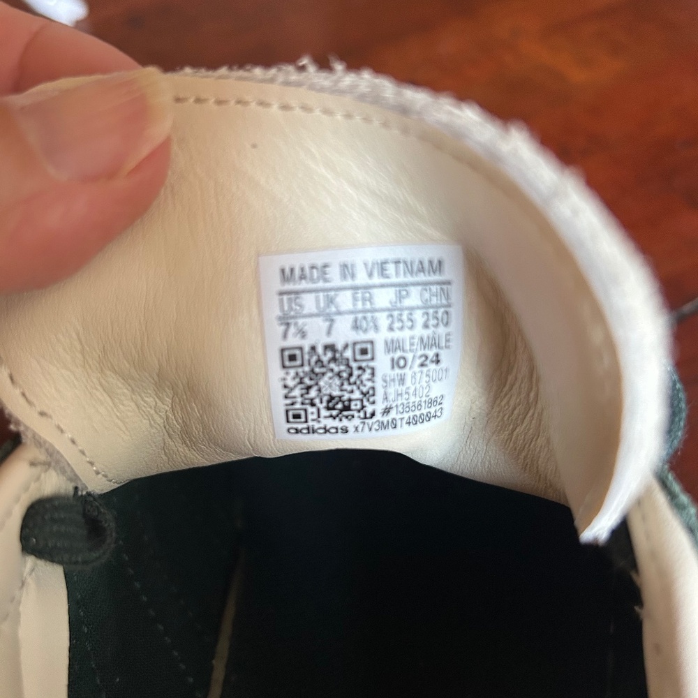 Adidas Suade sambas/gazelle women’s 9, men’s 7.5